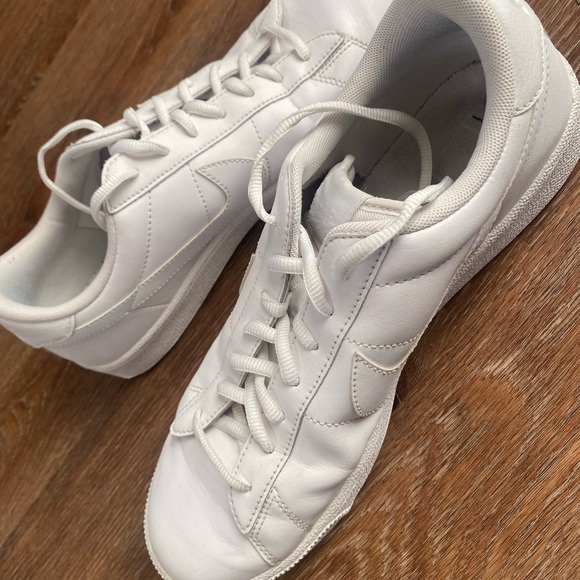 Nike Tennis Classics - Picture 3 of 4